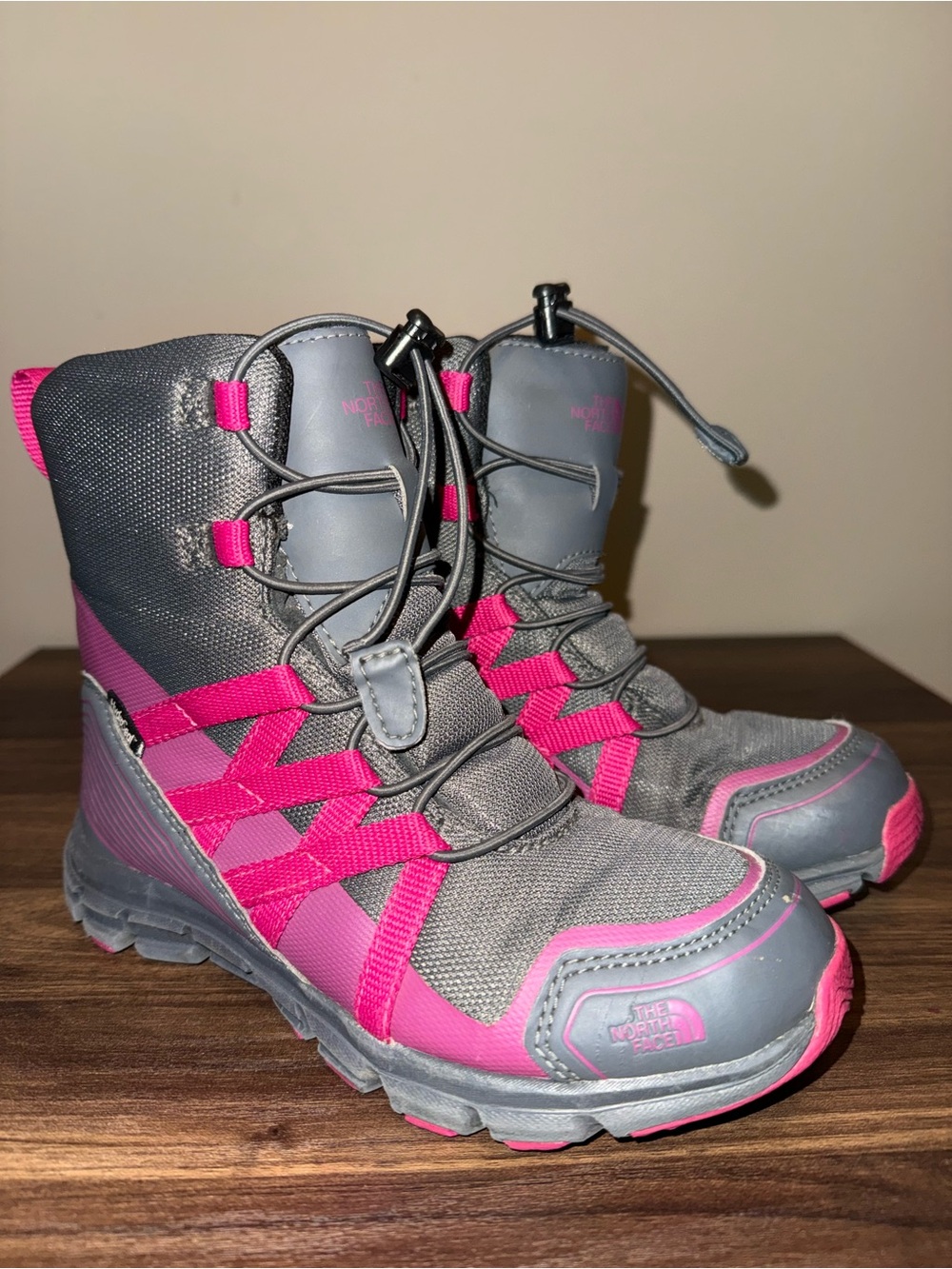The North Face Winter Sneaker Jr. girls size 1 winter boots
